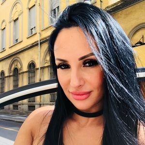 Meet your Posher, Simona